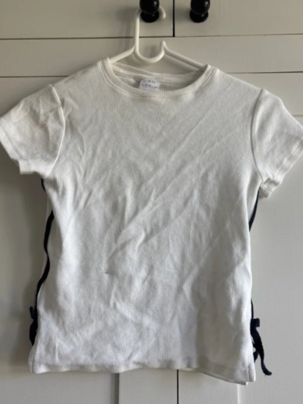 Zara white & navy baby tee with slit & bow detail 🎀